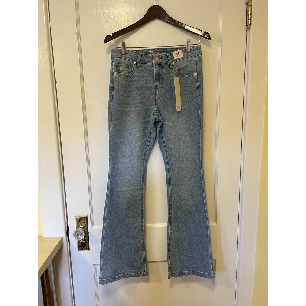 NWT No Boundaries Womens Sz 6 Mid Rise Bootcut Jeans Light Wash Heart Embroidery